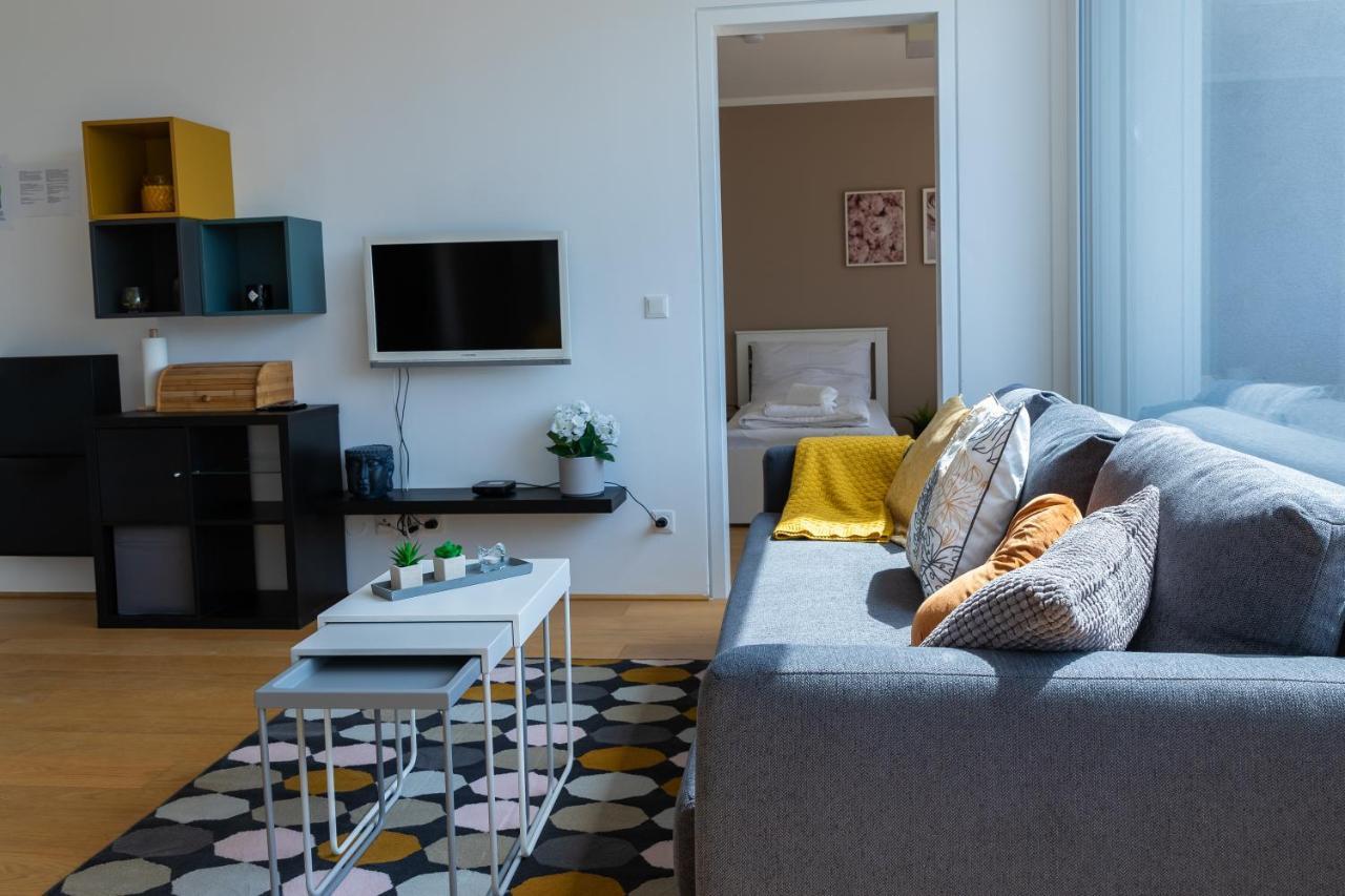 Maureen Lovely 2 Bedroom Unit With Community Pool ウィーン エクステリア 写真