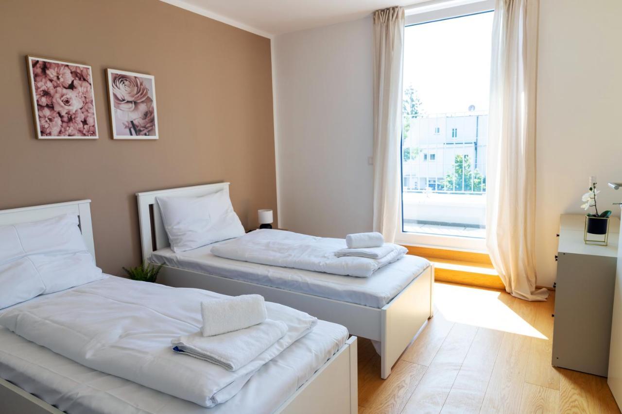 Maureen Lovely 2 Bedroom Unit With Community Pool ウィーン エクステリア 写真