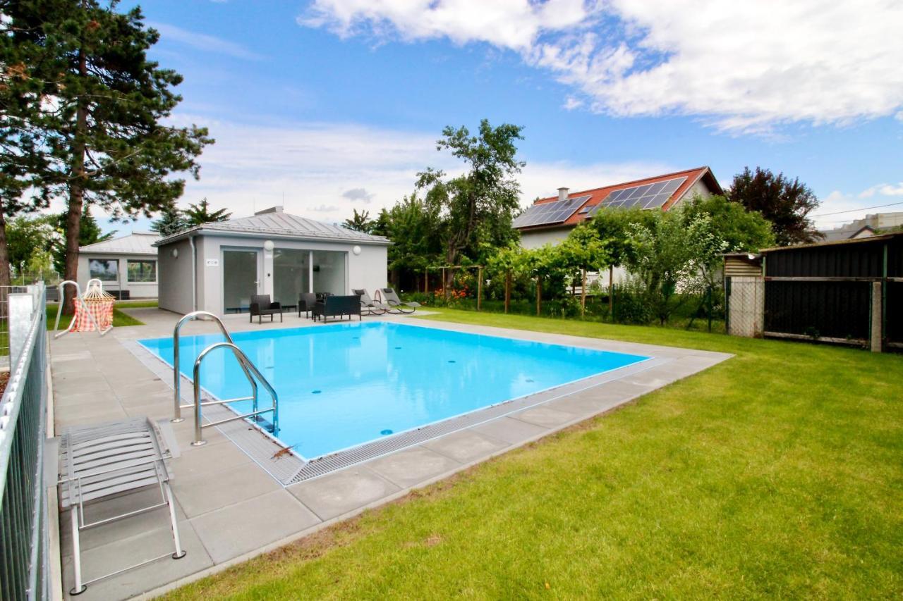 Maureen Lovely 2 Bedroom Unit With Community Pool ウィーン エクステリア 写真